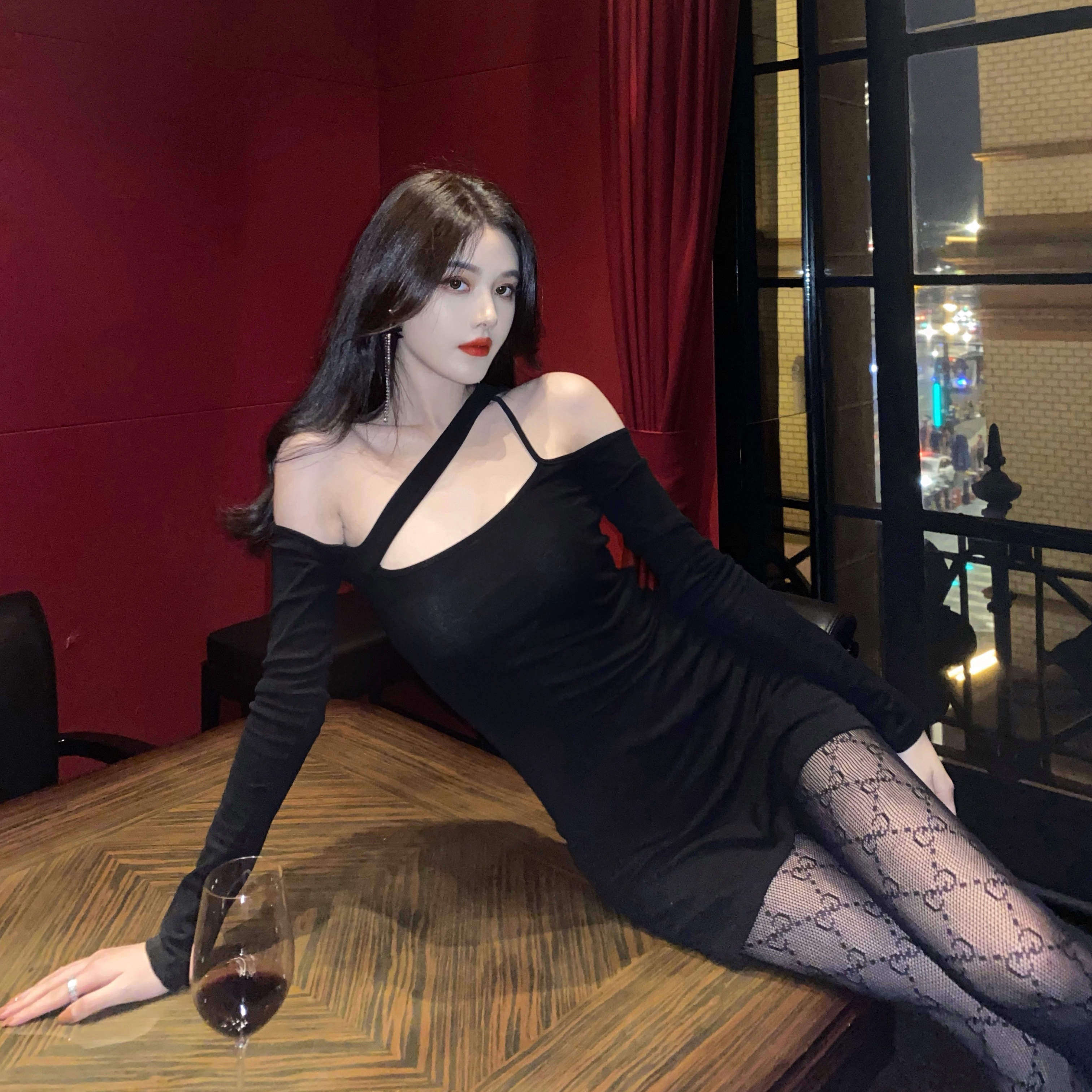 nicky 黑色显瘦内搭性感连衣裙女2026年春秋新款长袖设计感小众