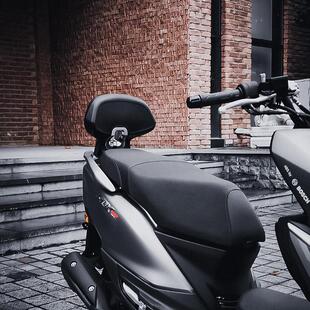 适用于豪爵ADX125靠背改装ADX带人靠背乘客腰靠无损安装靠垫配件