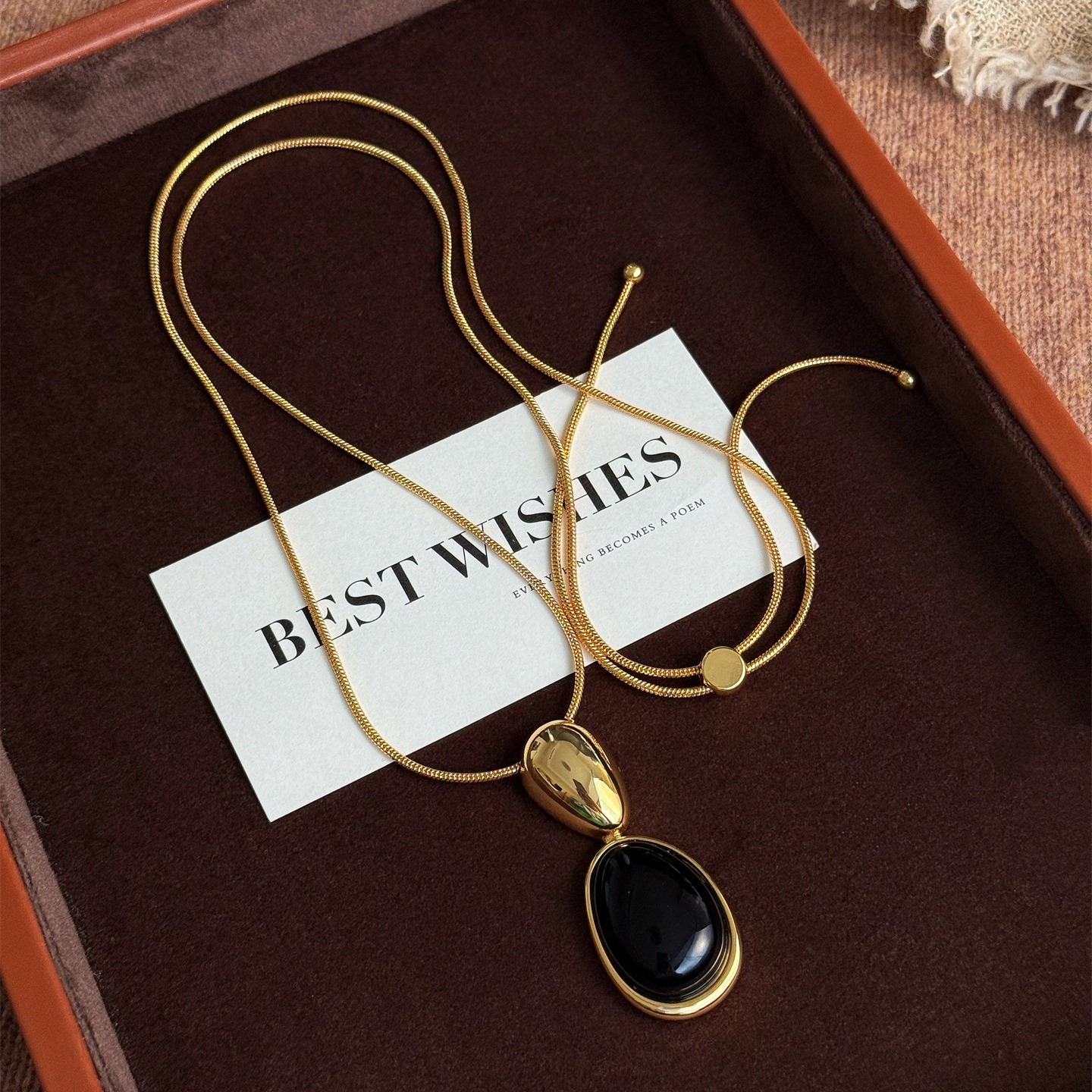 设计师款椭圆黑玛瑙吊坠项链女金色高级感天然石蛇骨长款毛衣链