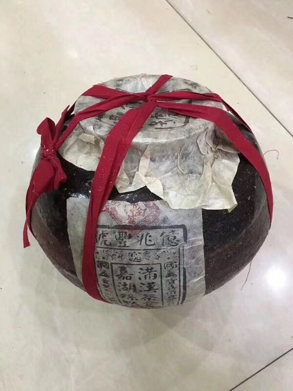 1979年 意兆丰号 老古董茶 陶罐装散茶 云南普洱生茶一罐1.3斤