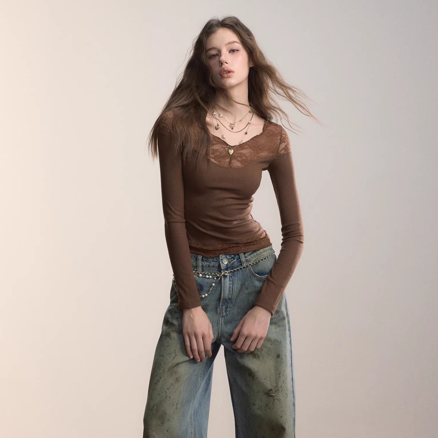 VIAPITTI 25AW V领蕾丝拼接甜辣长袖打底衫