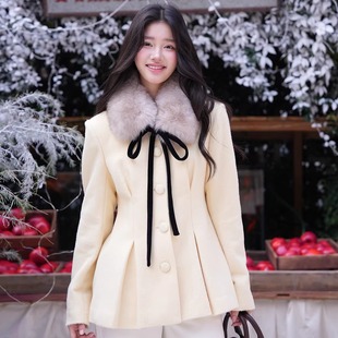 鹅黄修身 25AW 毛领腰打褶大衣 JINGYI GUO