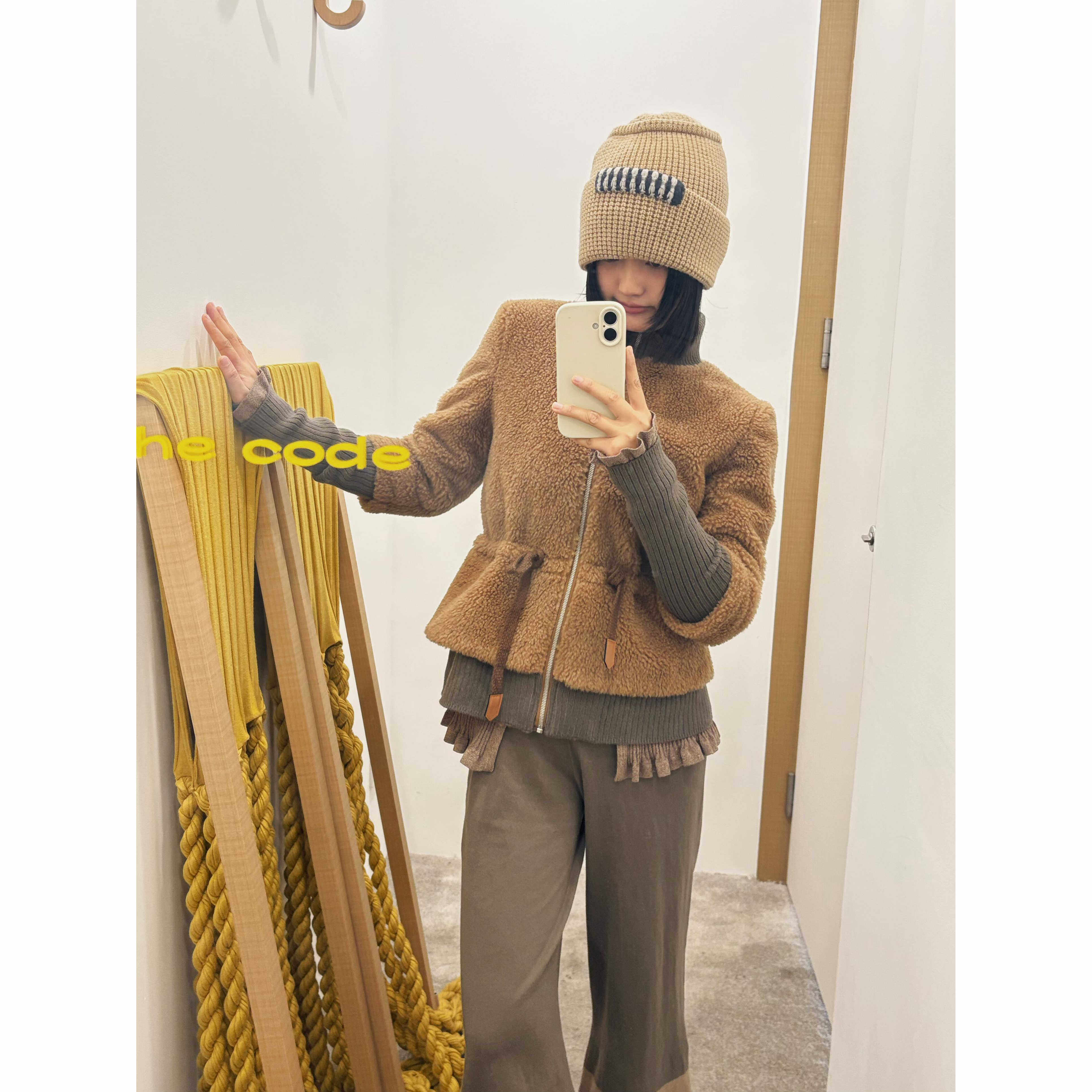 o cloche code_驼绒羊毛拼接外套