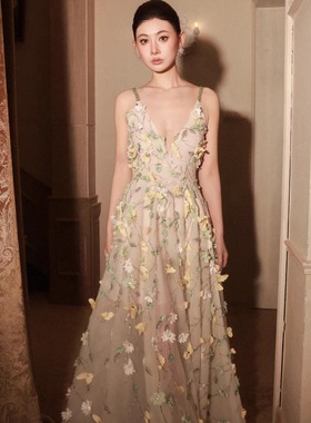 Wardrobes by chen2025SS 轻纱繁花手工烫钻深V连衣裙