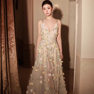 Wardrobes by chen2025SS 轻纱繁花手工烫钻深V连衣裙