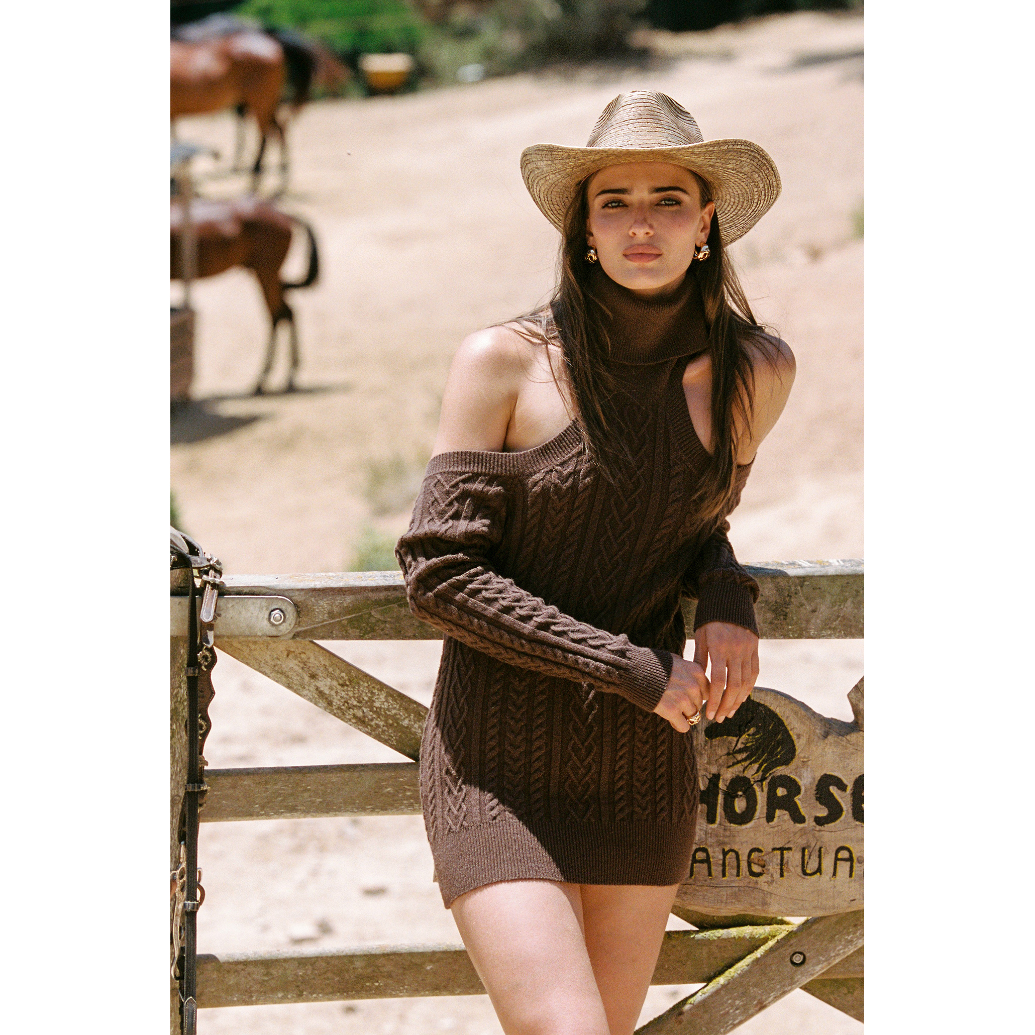 Nana Jacqueline 25AW 爱心绞花高领绑带长袖露肩针织连衣裙女