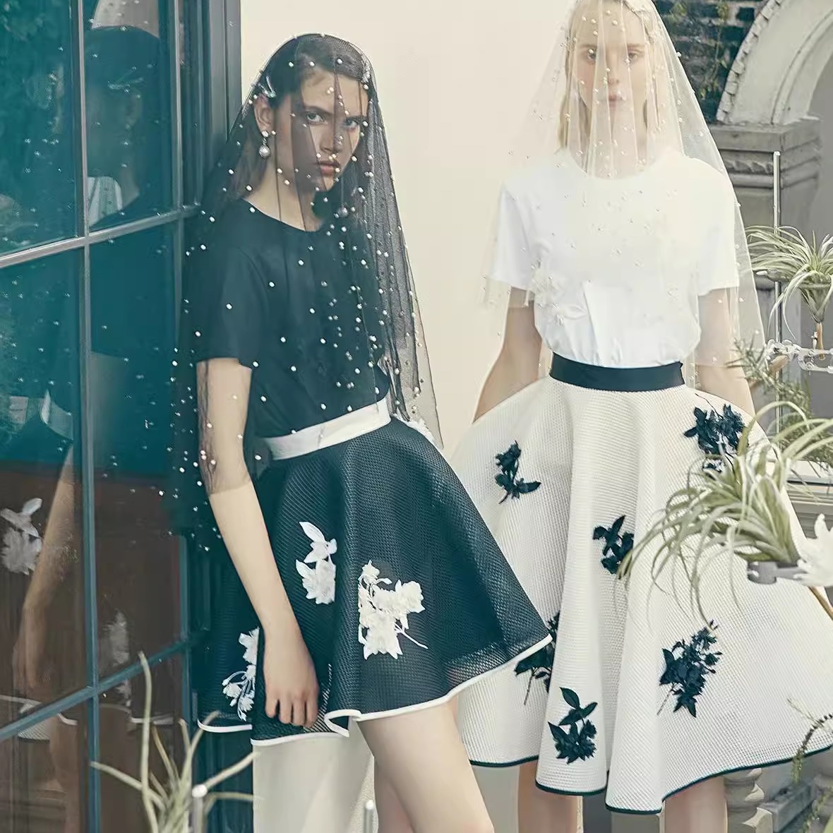 《4折 Laboutique 设计师品牌 黑色伞裙 立体花朵 财阀千金风》