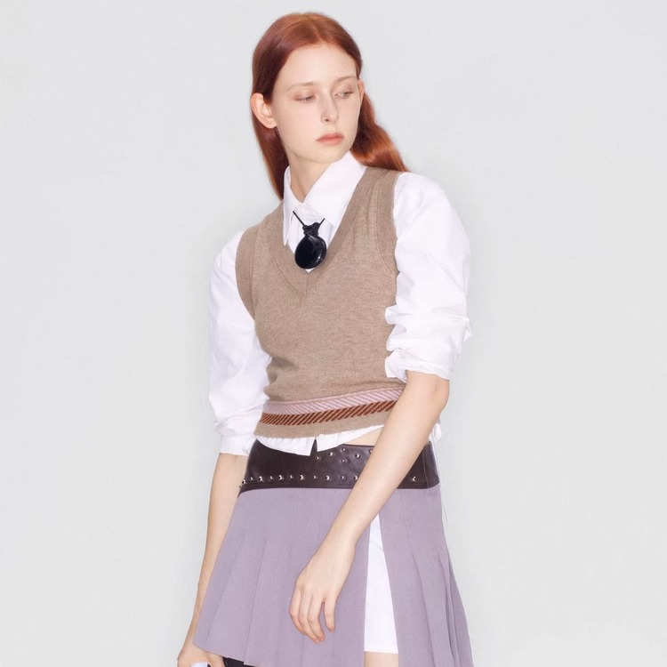 lost in echo 25早秋新款时尚V领镂空纯羊毛短款针织背心马甲