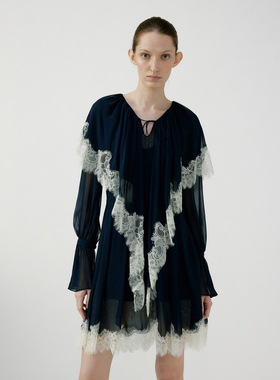 NONETONE 雾蓝真丝蕾丝拼接V领系带荷叶边喇叭袖连衣裙