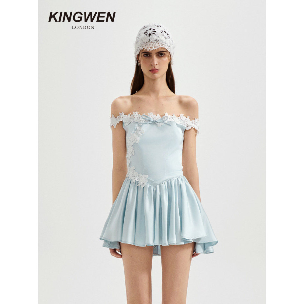KINGWEN2026夏季新款浅蓝缎面连衣裙女法式一字露肩修身度假抹胸