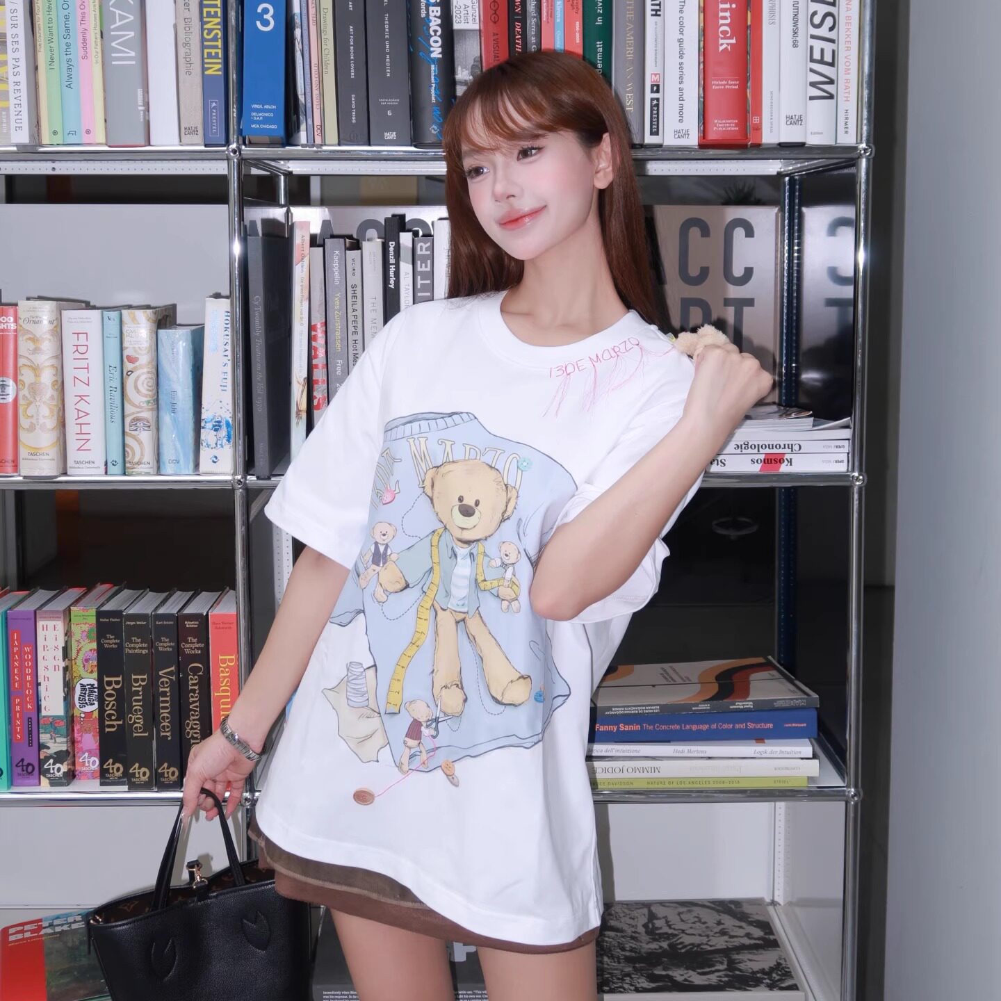 13DE MARZO 2025AW秋冬新款 手工玩家系列 裁缝小熊插画T恤