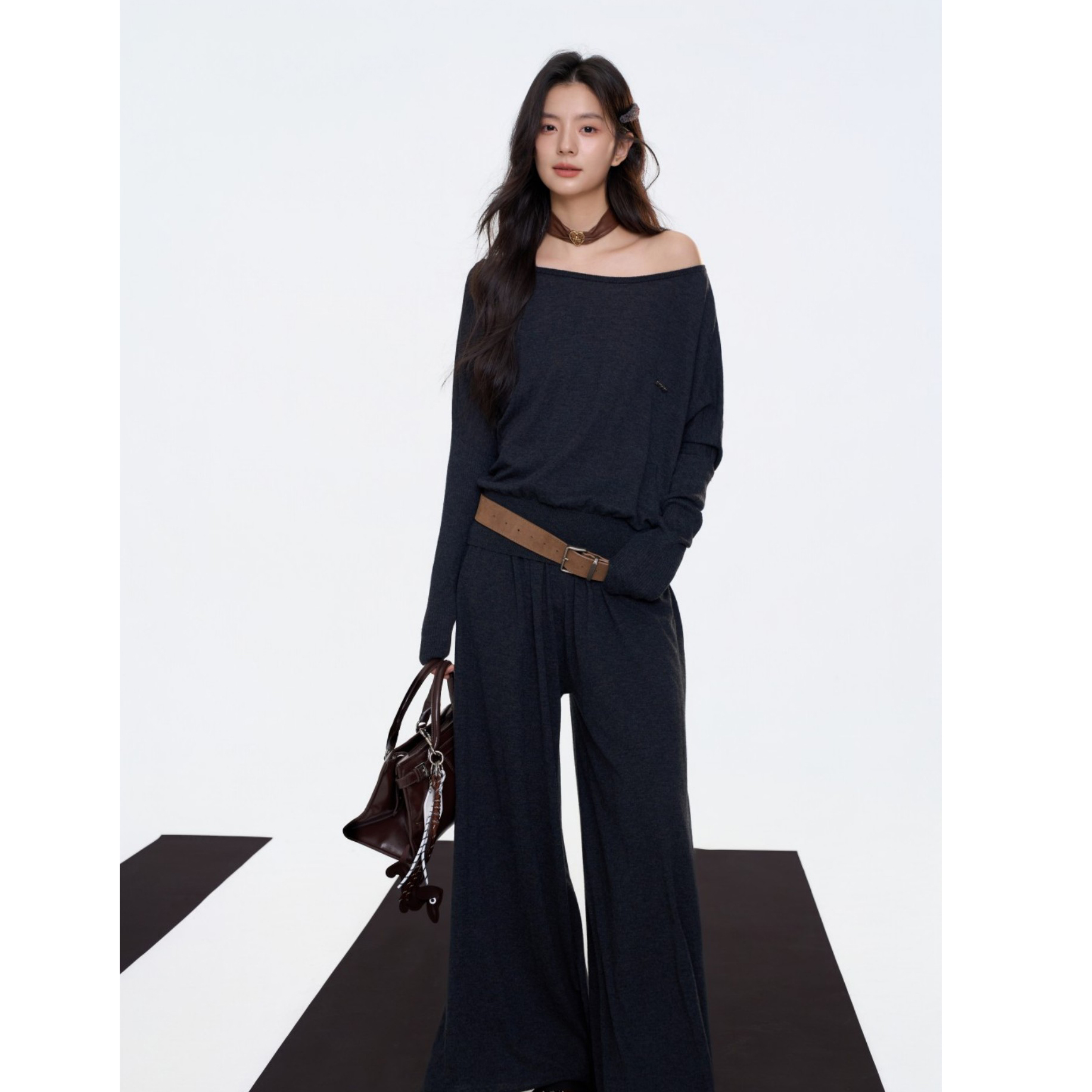 Aimme sparrow25FW 黑色logo标斜肩针织上衣黑色弹性松紧腰长裤