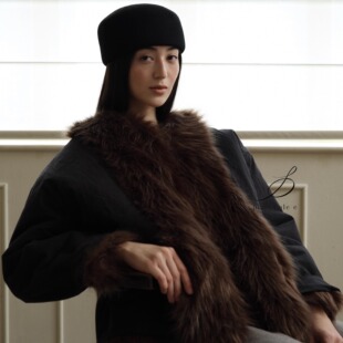 纯色正反两穿拼接毛领环保皮草廓形外套 FW25 Piacevole