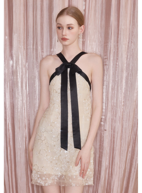 Wardrobes by chen2025SS 鎏⾦缚梦前胸交叉短款连⾐裙