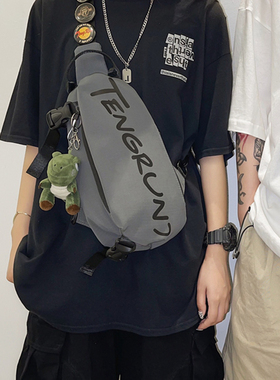 儿童潮酷斜挎包初中生帅气胸包出游青少年灰色运动时尚胸前包男款