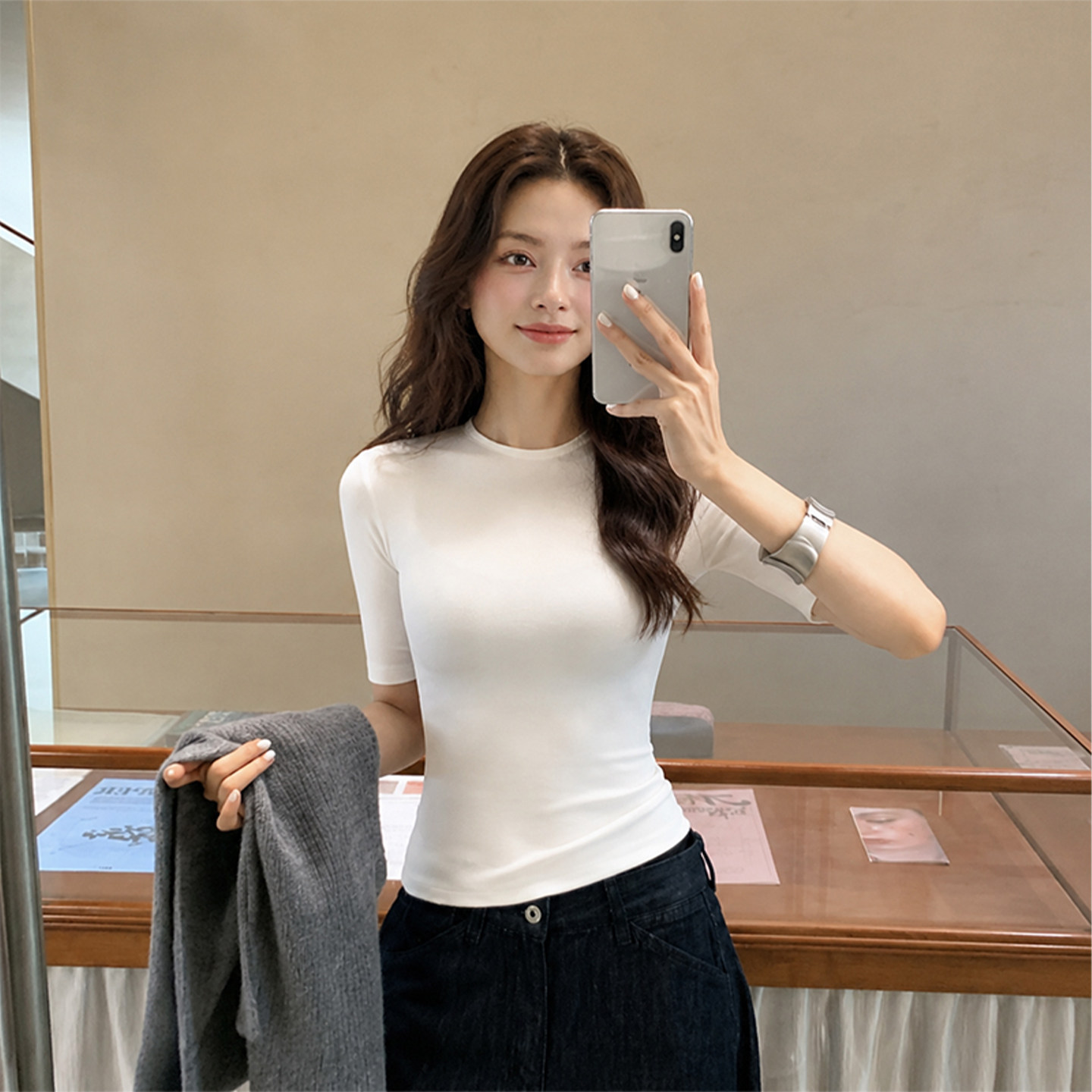白色正肩圆领五分袖短袖T恤女