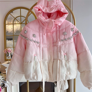巨好看秋冬重工镶钻渐变粉色短款羽绒棉服女时尚洋气时髦外套棉袄