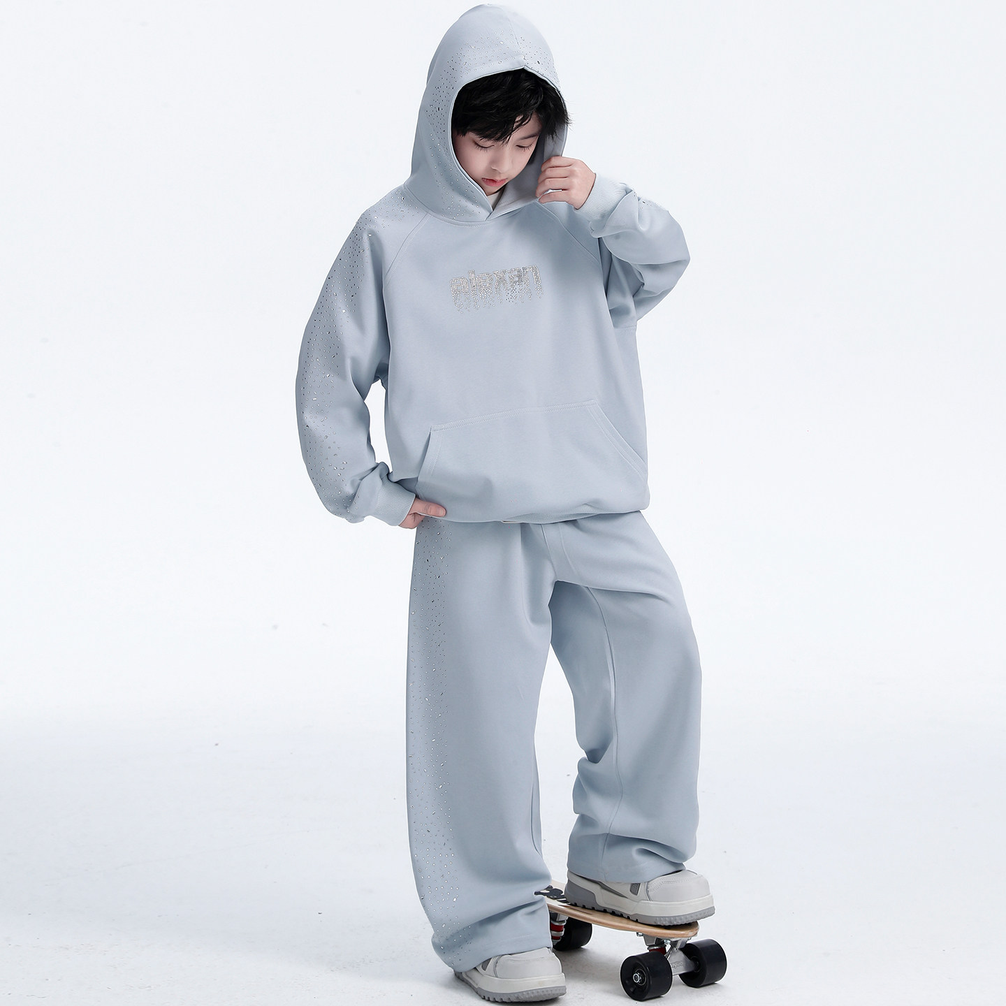2026男孩字母烫钻印花连帽卫衣套装男春秋宽松纯色设计潮牌两件套