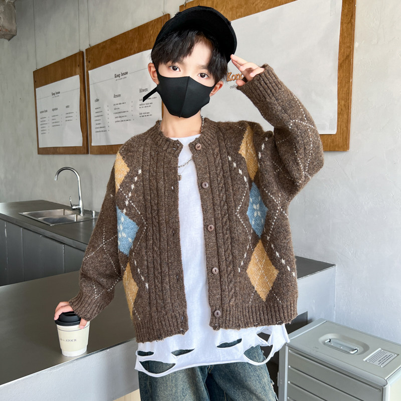 男童复古菱格纹针织开衫毛衣