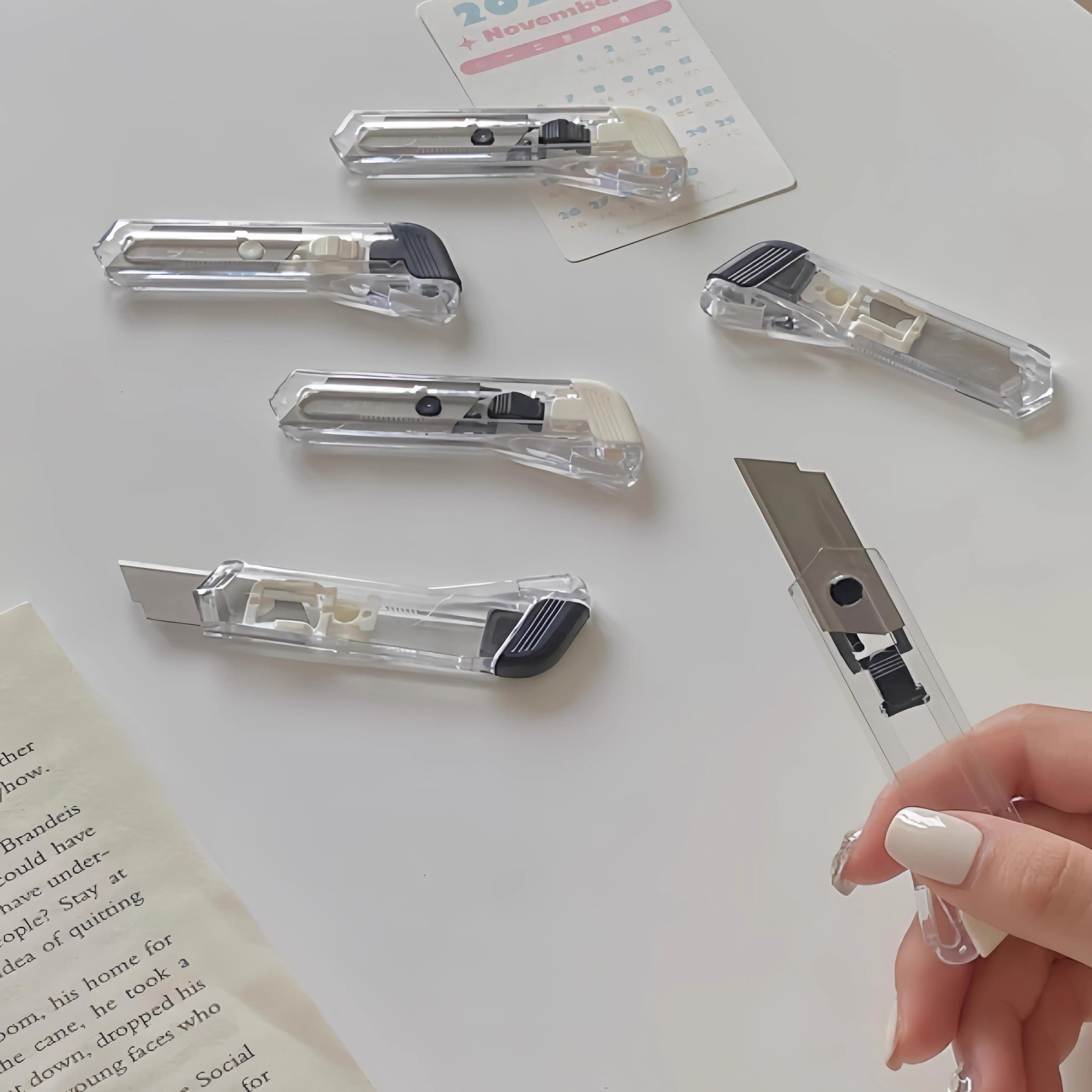 ins无印风小号美工刀透明便携式裁纸刀简约拆快递学生美术削笔刀