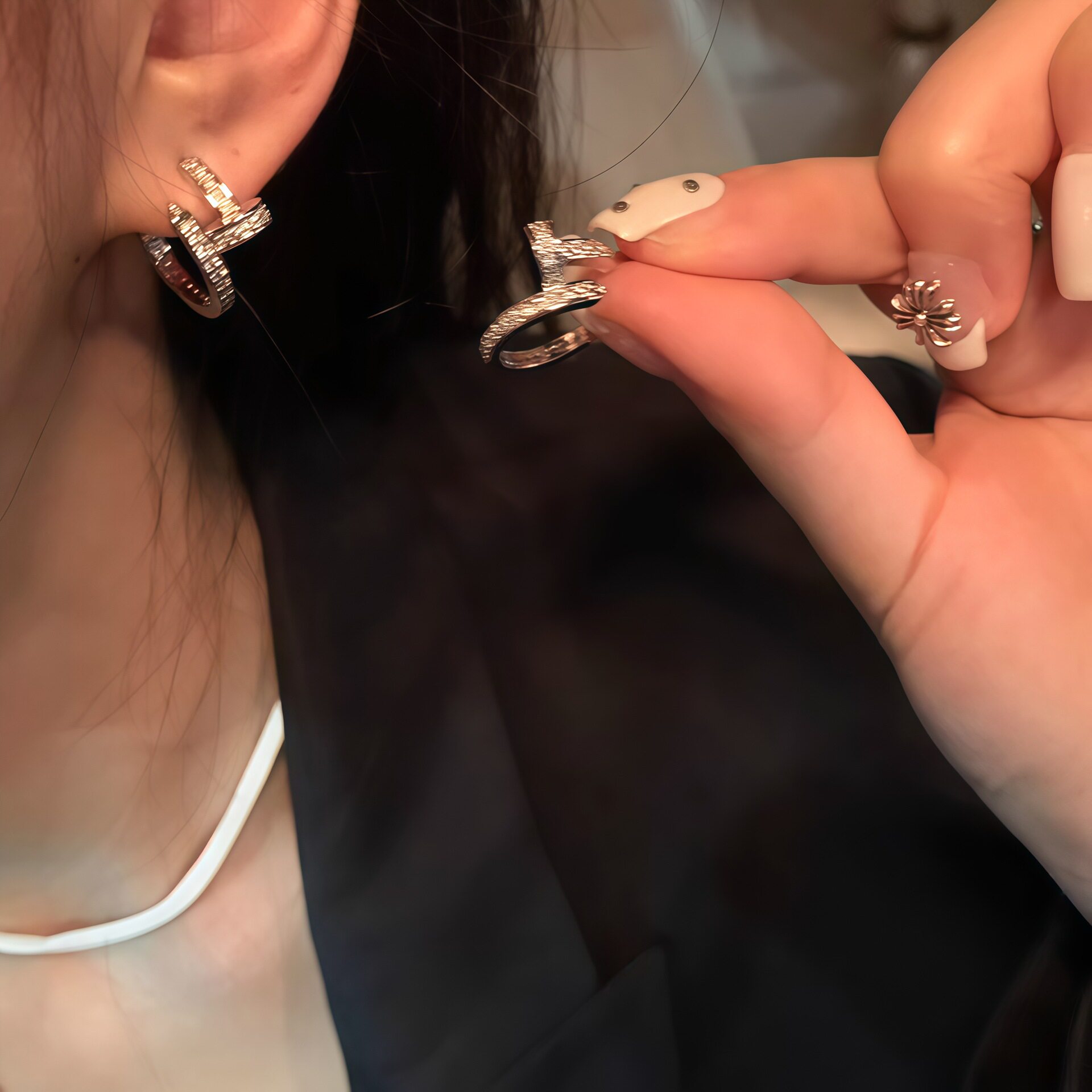 s925纯银针闪钻银环耳钉女精致时尚设计感耳环小众百搭感耳饰