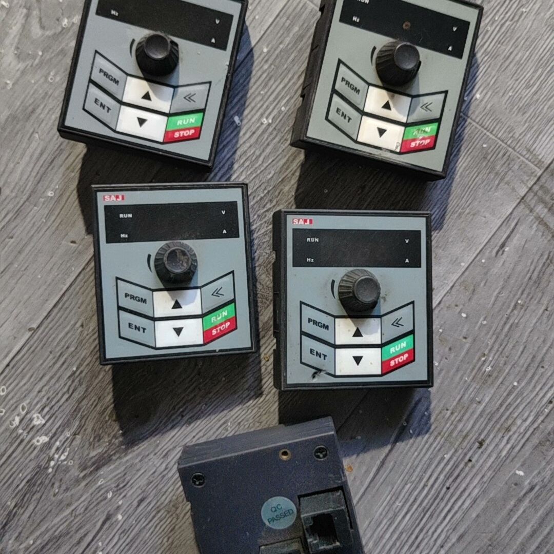 变频器面板  三晶AVT13