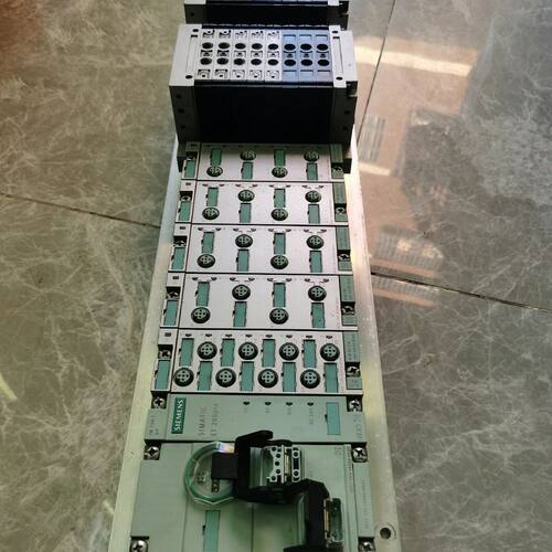 et200pro带CPU。  图中组态一套 带西门