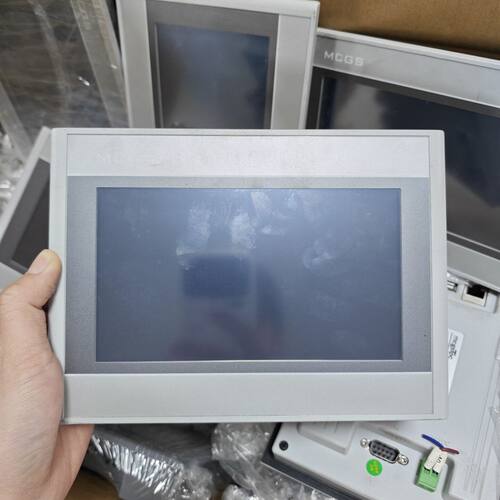 昆仑通态触摸屏 TPC7031Gix 成色八九新 功能包好