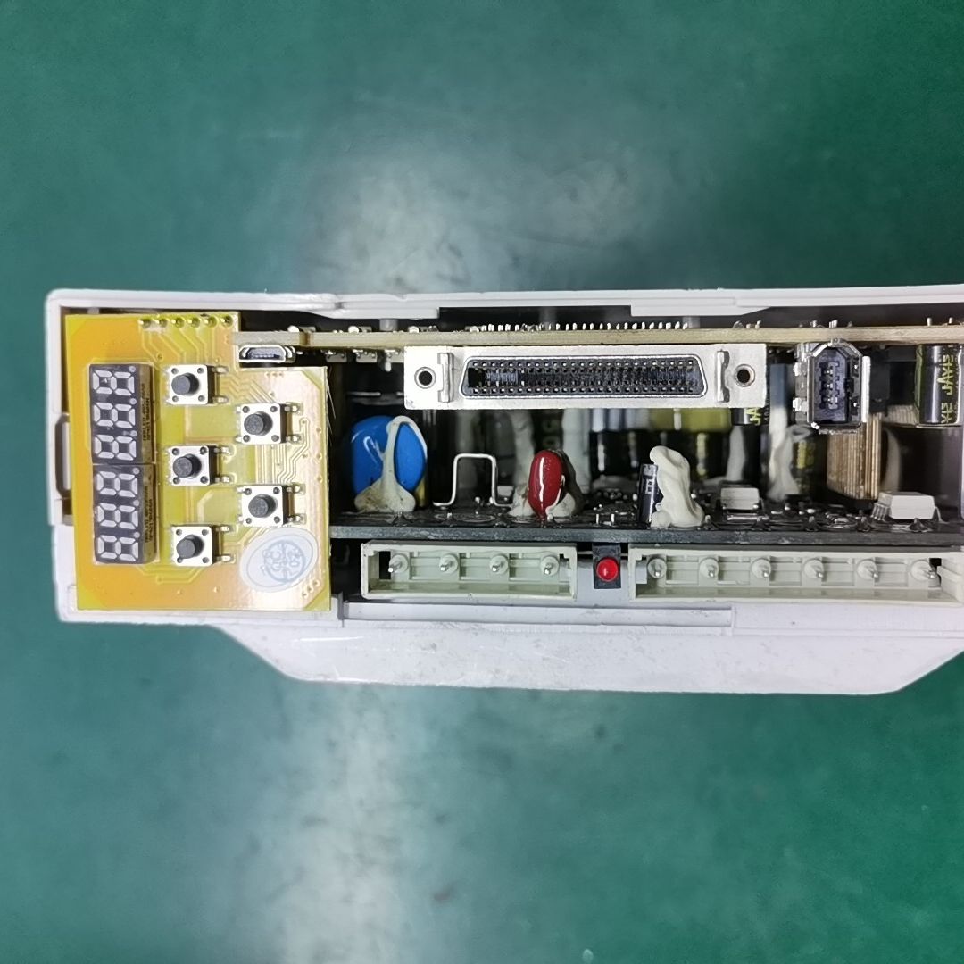 杰美康伺服驱动器JASD4002-20B-N01 如图所示缺