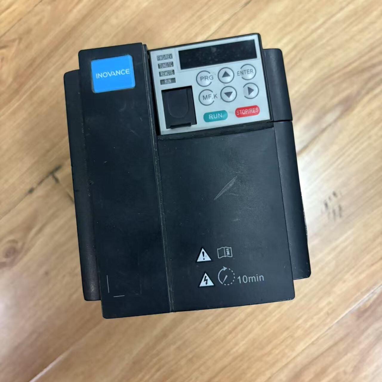 MD310T2.2B汇川变频器 主回路包好、有翘过的痕迹