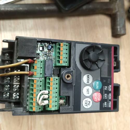 [奥诺诗工控]FR-D720S-0.75K-CHT 实物