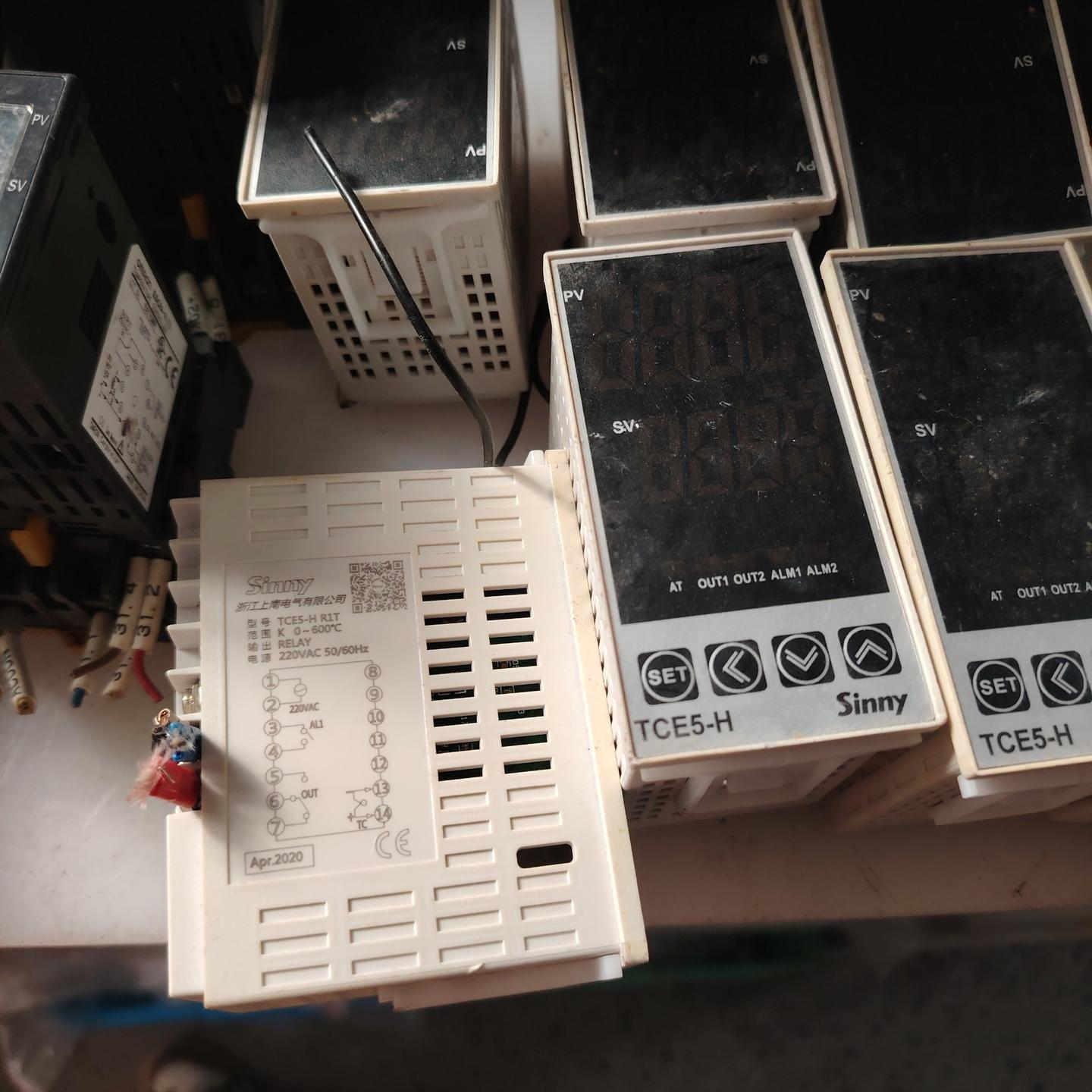 温控仪TCE5-HR1T 6 拆机