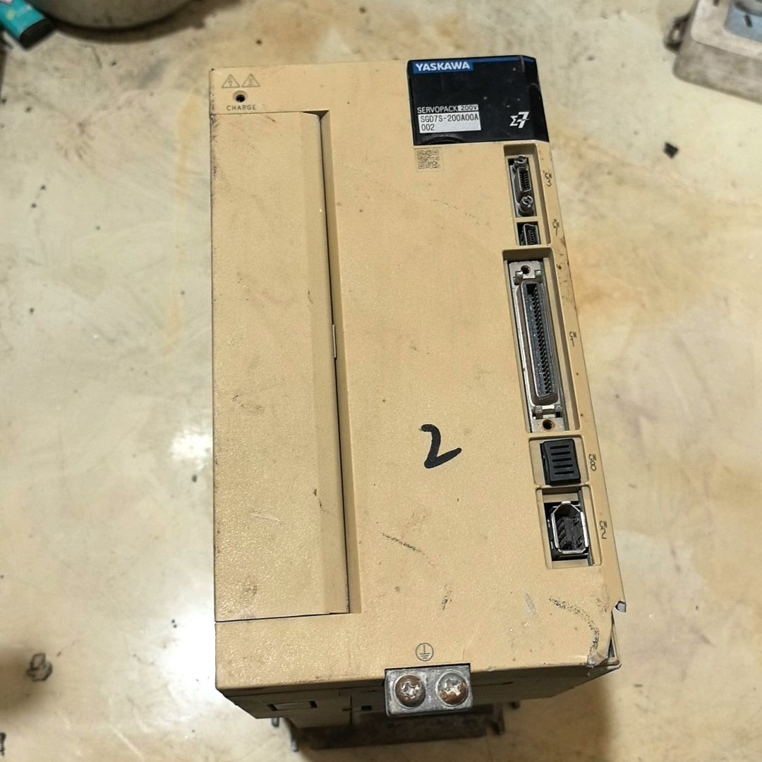 安川驱动器SHD7S-200A00A002 3kw成色如图