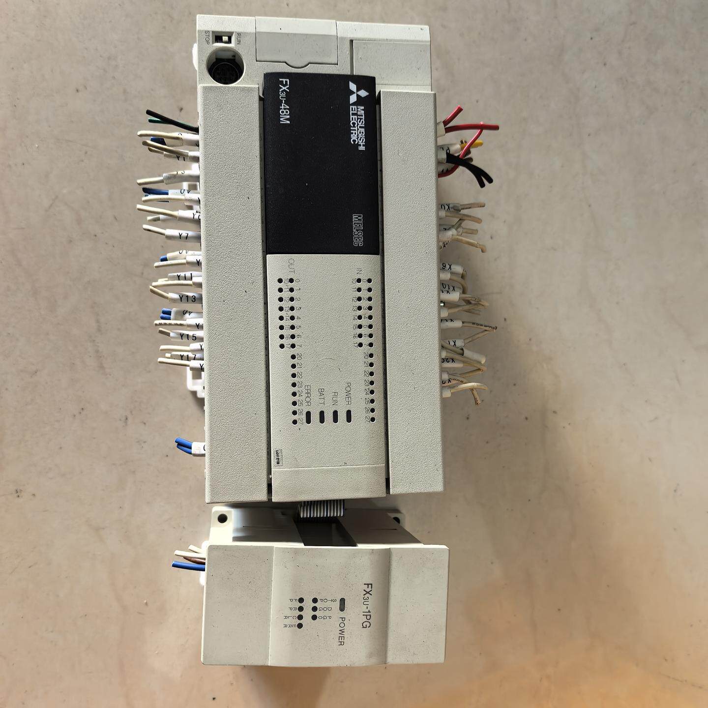 PLC FX3U-48M 几乎 功能完好。Mitsu