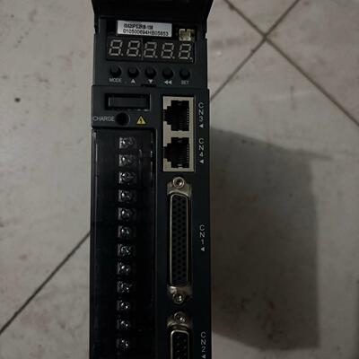 汇川伺服驱动器加电机 IS620NS2R8I-ES 158。