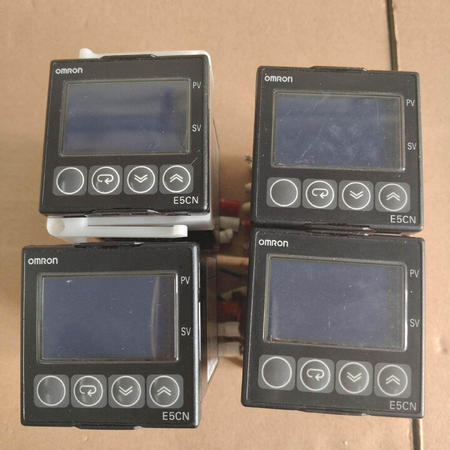 温控器：E5CN-R2T 现货8个 12/个