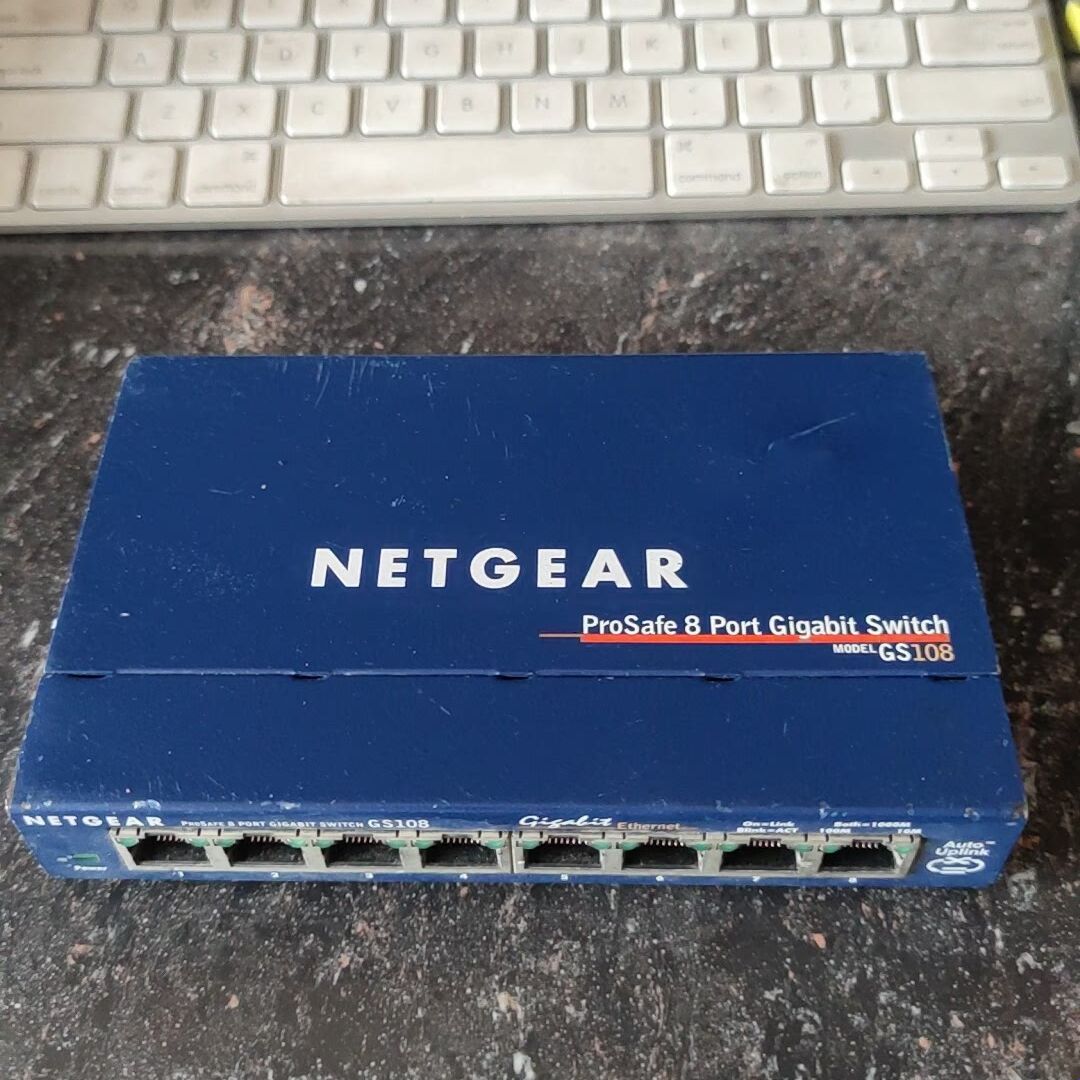 网件GS108 v3八口交换机全千兆网络分线器扩展网口 即插