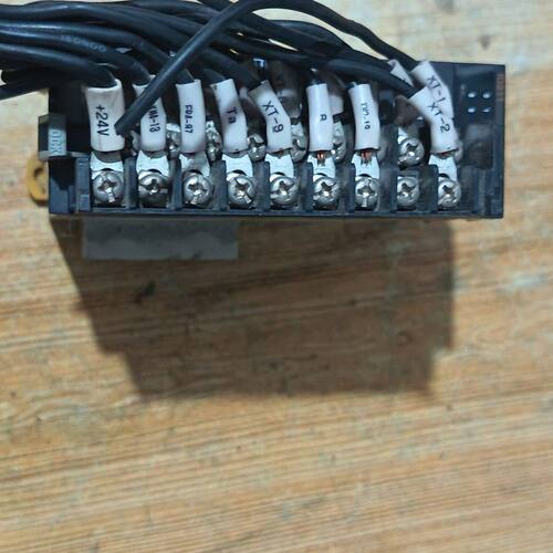 拆机龙PLC输入模块CJ1W-ID211外壳损伤现货实图