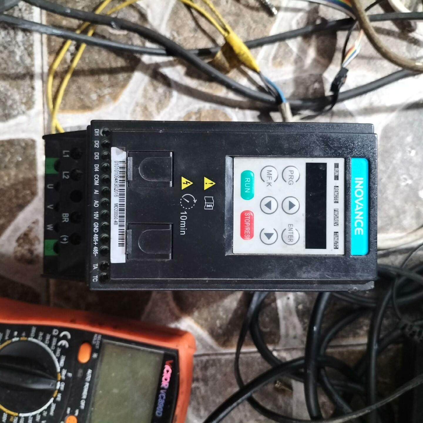 0.4kw220v汇川MD200变频器 功能正常外观漂亮完好