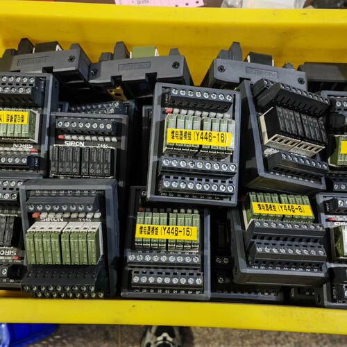 胜蓝8路继电器模组：Y446、输入DC24V。实物拍摄