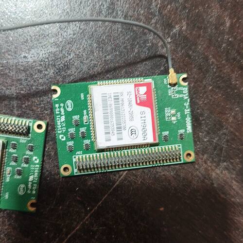 SIM900A模块 实物拍摄 外观成色如图。带天线接口 绿色