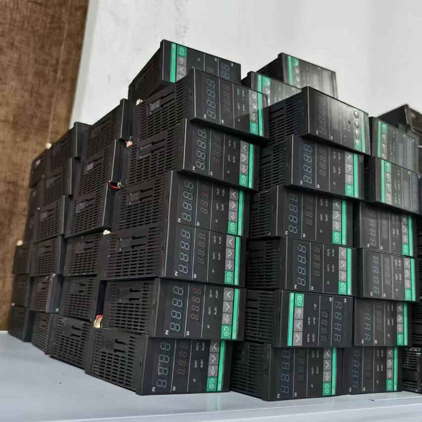 #继电器 出让理化温控器 RKC CH402现货 实物拍摄