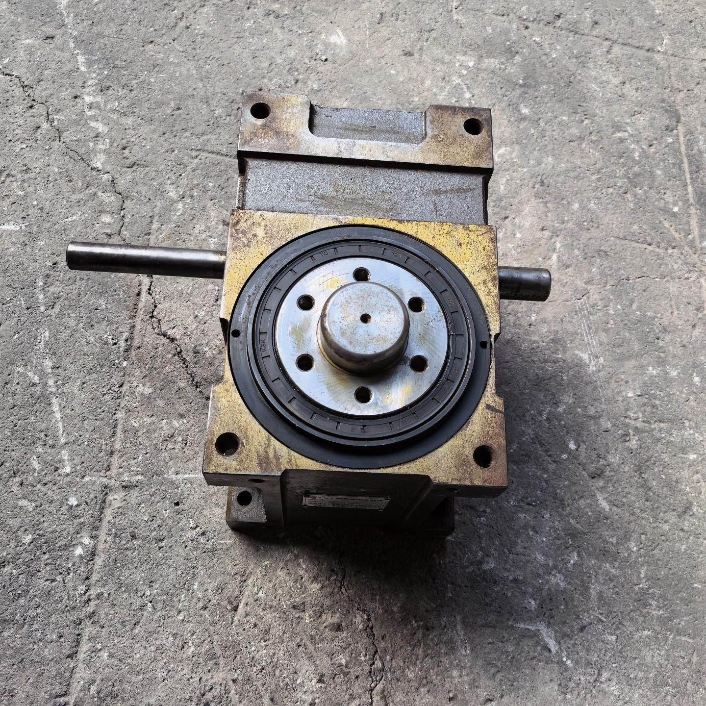 台湾赫伦分割器  型号：RU11DF-4-270-P  4工