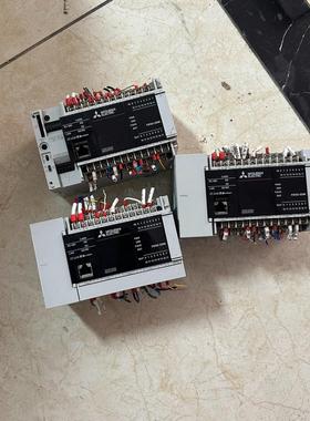 FX5U-32MT/ES  橙色可以 缺盖条 看