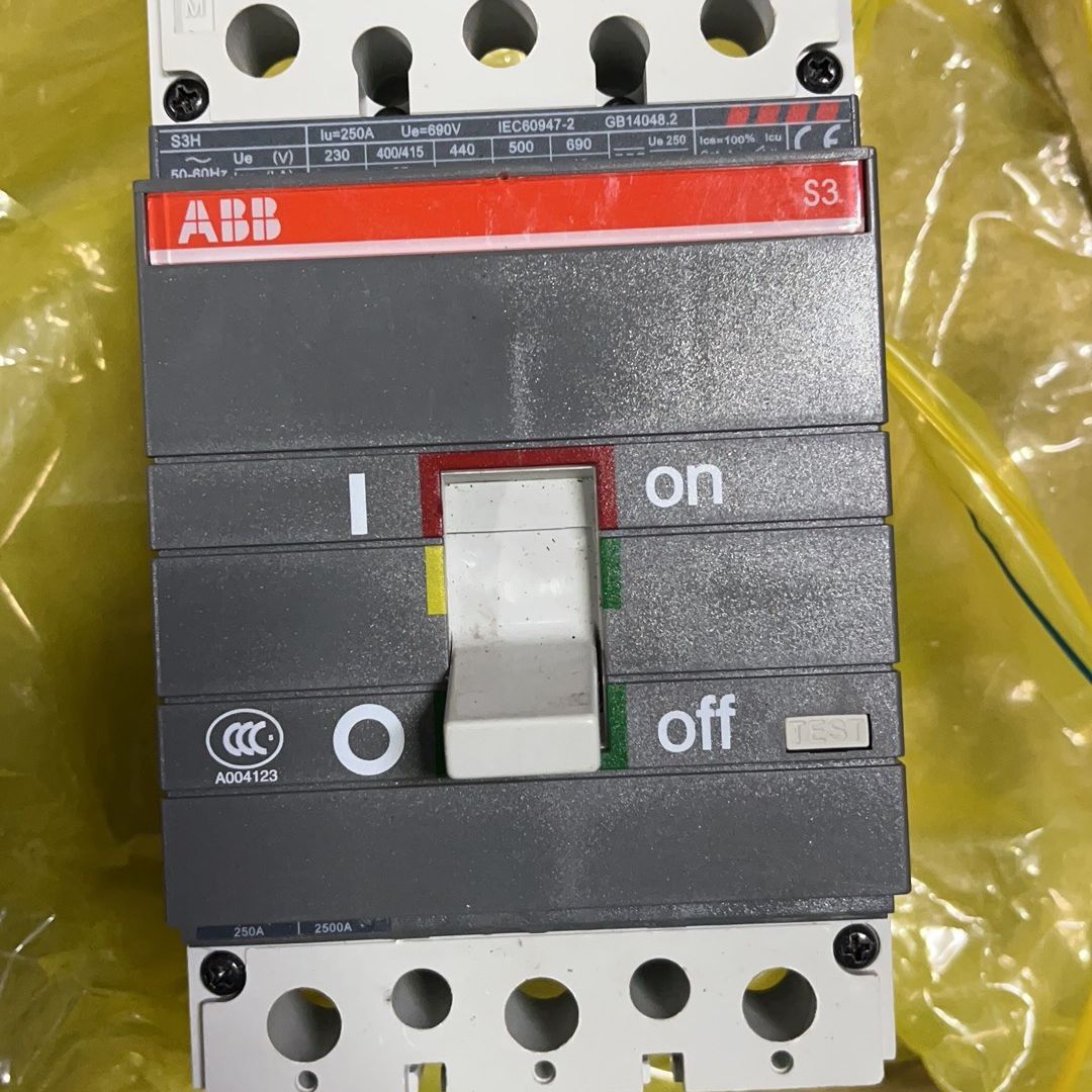 断路器250A（S3H250 ln250 3P F