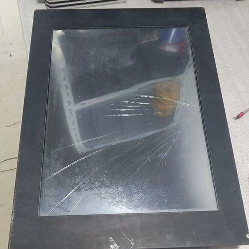 15寸触摸屏 型是：LS530H。