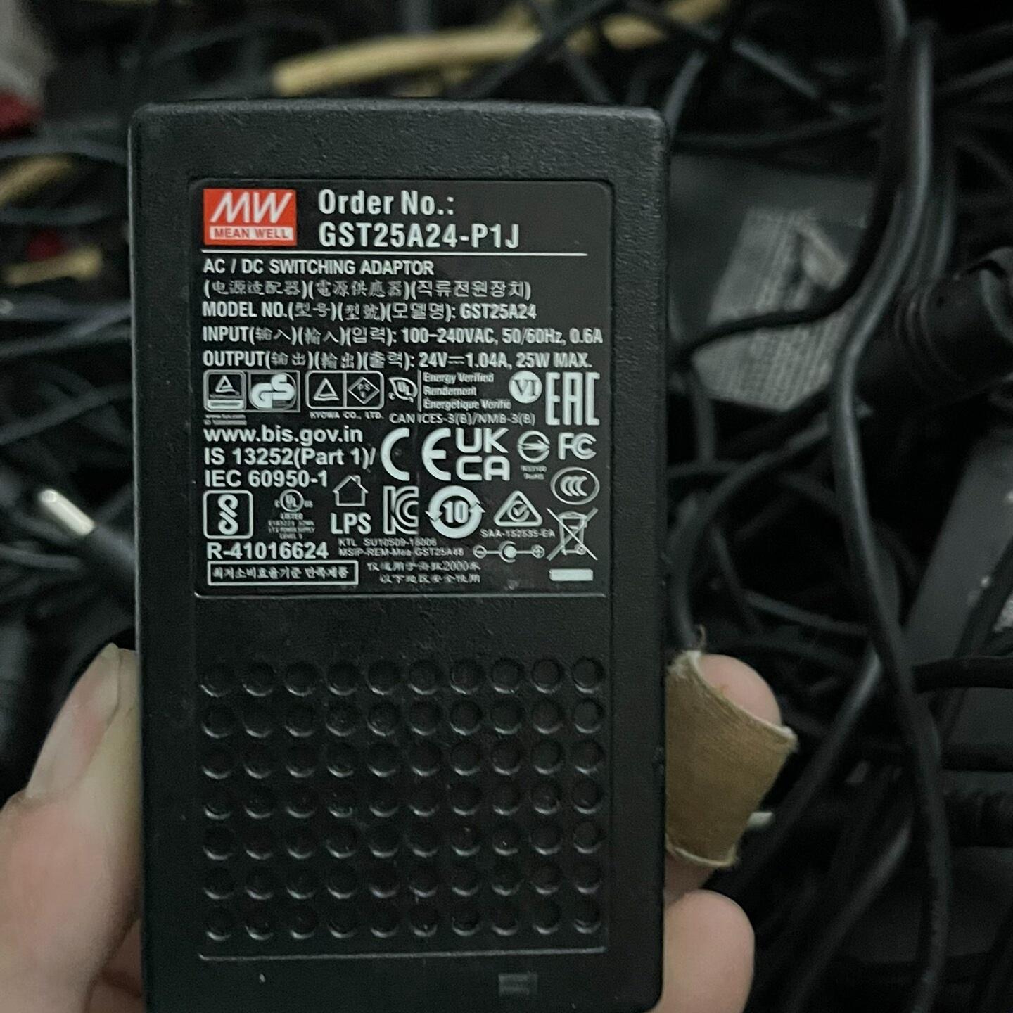 台湾明纬24V 1 aA 电源适配器 GST25A24-P1