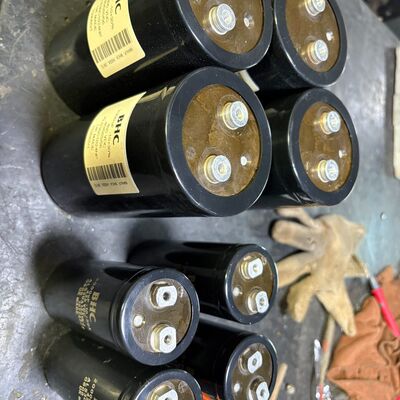 变频器拆机电容器 400VDC/3300UF四个 42