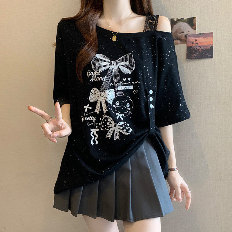 美式印花短袖T恤女夏季2026新款宽松大码显瘦时尚设计感露肩上衣