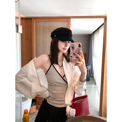孔一粒条纹拼接小吊带背心女夏季新款设计感小众修身显瘦无袖上衣